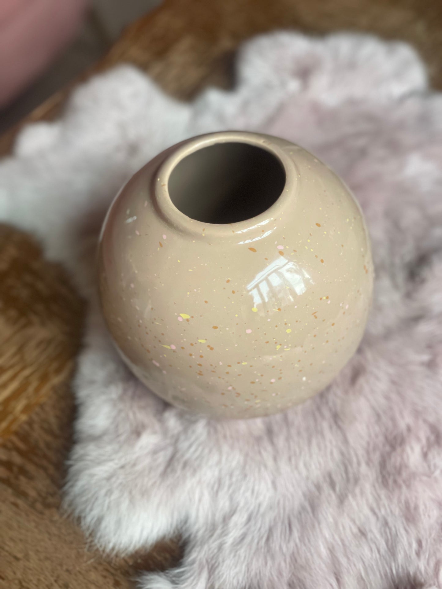 Vaas - bolletje met beige spikkel