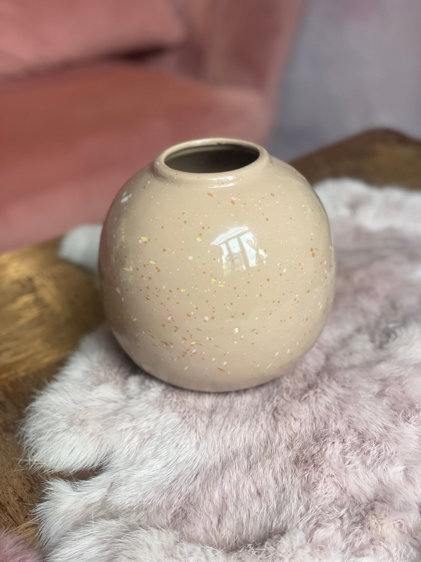 Vaas - bolletje met beige spikkel